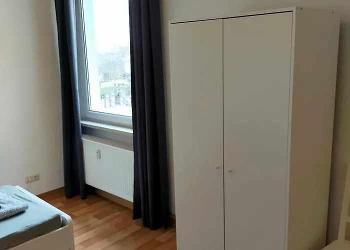- Kurzzeitvermietungen Direkt Bei Den Leunawerken, 2-3 Schlafzimmer Apartman